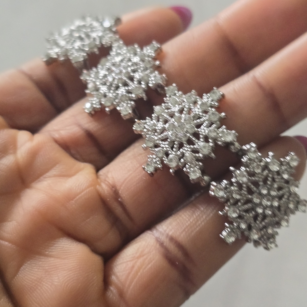 Macy's Snowflakes Silver Bracelet Rhinestones Women New - Picture 7 of 9